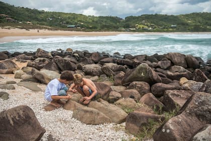 Playa de Silveira: pocos comercios, pocas posadas y unas pocas casas signan la estadía en esta playa del sur.