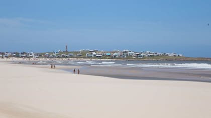 La tranquilidad de la Playa sur de Cabo Polonio, en Rocha, Uruguay, complacerá a las personas de Tauro