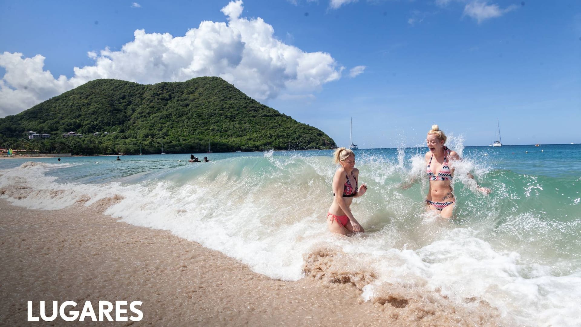Playas paradisíacas e historia, la combinación atrayente de Santa Lucía.