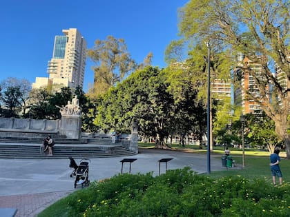 Plaza Alemania es una subzona de Palermo Chico que alberga a una de las plazas más lindas y exclusivas de la ciudad de Buenos Aires