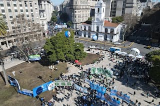 Sindicatos, movimientos e izquierda marcharon por San Cayetano y prometieron profundizar los reclamos callejeros