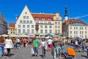 Plaza del ayuntamiento de Tallin, Estonia, el país más digitalizado de Europa (Foto: iStock Photo)