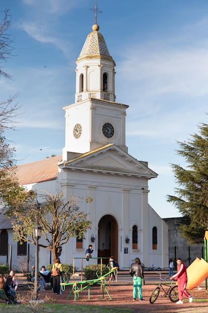 Plaza Las Heras y la parroquia San Cipriano de Cartago Obispo y Mártir