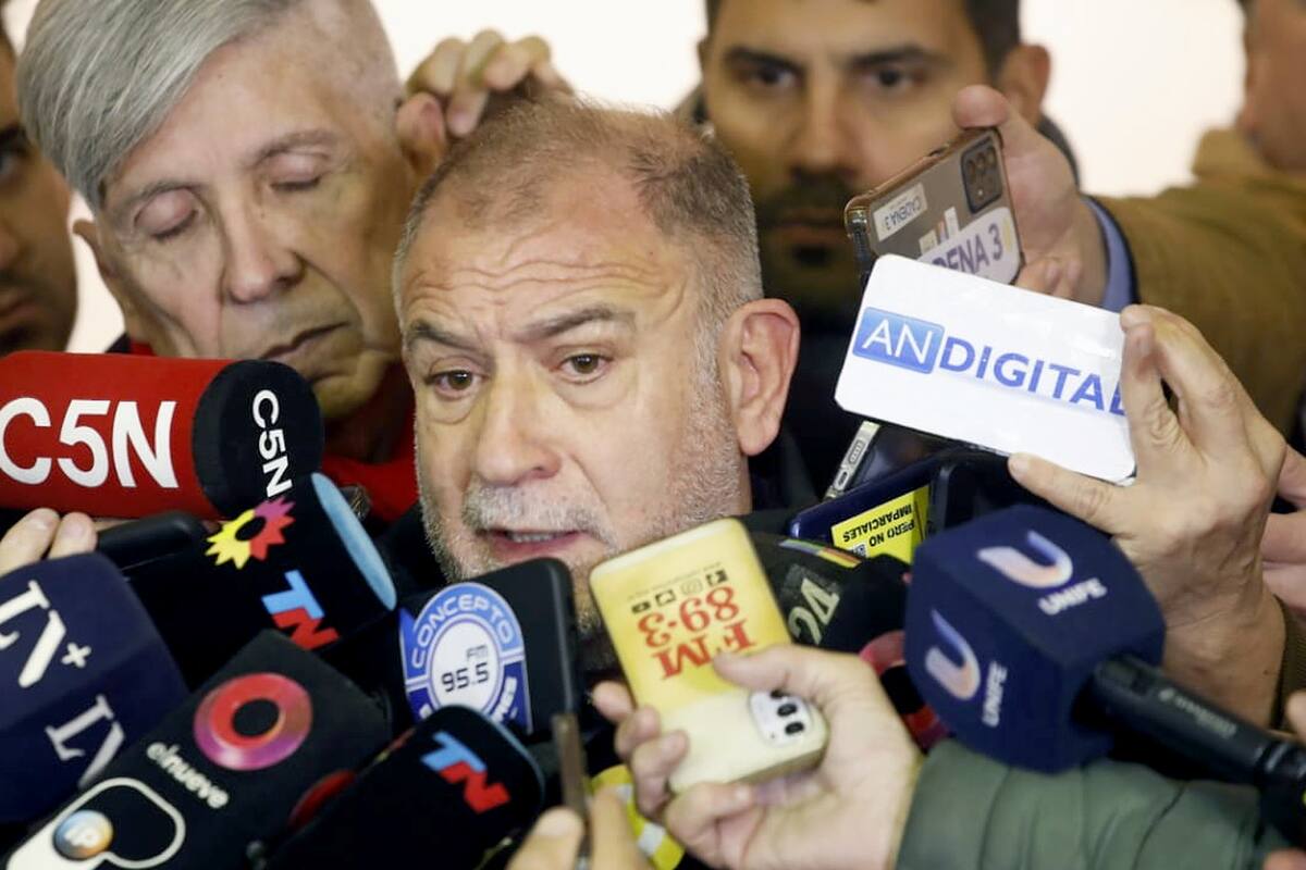 Plenario de Juntos por el Cambio, Luis Juez se retira de la sede Radical en Alsina y Entre Ríos