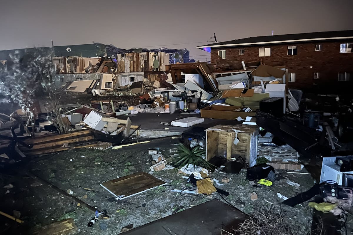 Poblaciones de la región noroeste de Florida reportaron el paso de tornados a la mañana del martes