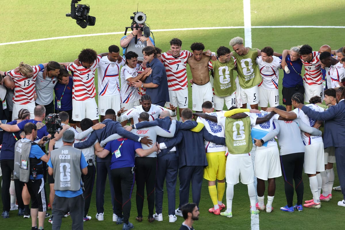 Pochettino celebró la clasificación de Estados Unidos cantando y en una ronda con sus jugadore