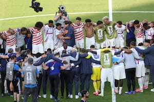 El eufórico festejo de Pochettino y el plantel de Estados Unidos tras la clasificación a octavos