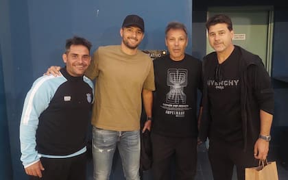 Pochettino, con David Bisconti, su hijo y un profesor del club