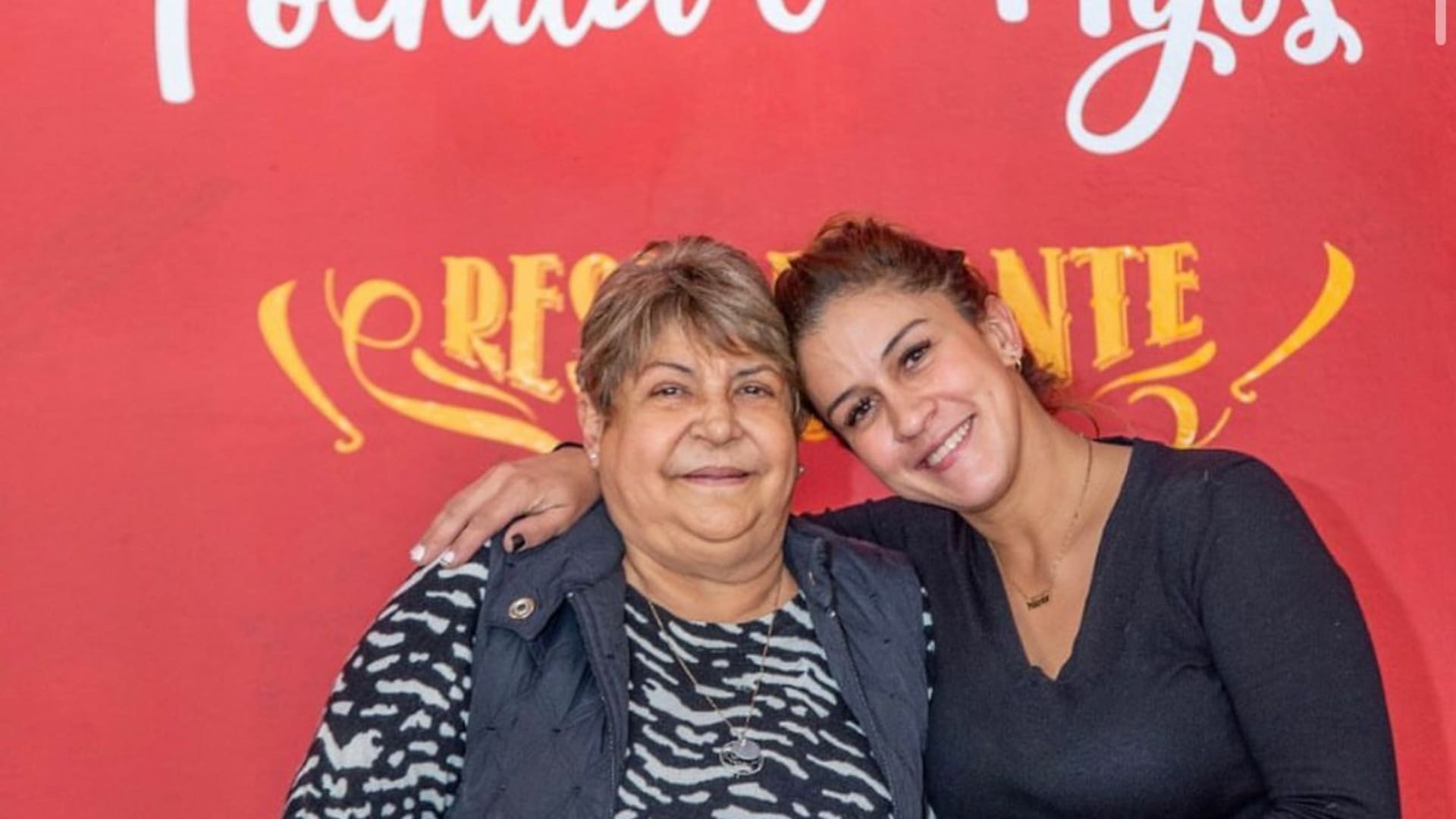 "Pochita" y Marité, su hija chef. Marcos, el otro hijo que trabaja en el comedor, le escapa a las fotos.