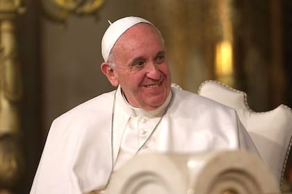 El papa Francisco finalmente rechazó la posibilidad de ordenar hombres casados para cubrir labores sacerdotales y pastorales en zonas remotas