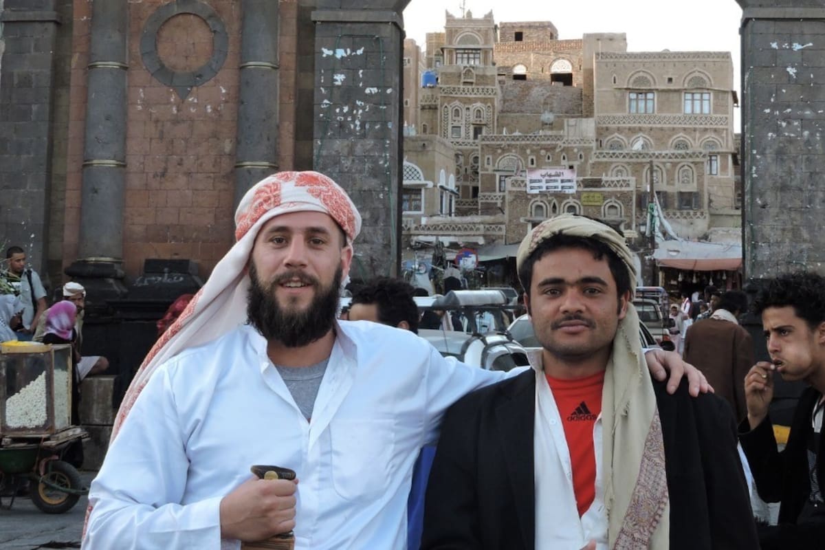 Poco antes de viajar a Yemen, comenzó a sentir algo de miedo porque ese país estaba al borde del “colapso”. Esa palabra significaba que estaban viviendo un conflicto armado, con escasez de recursos, bloqueos y bombardeos.