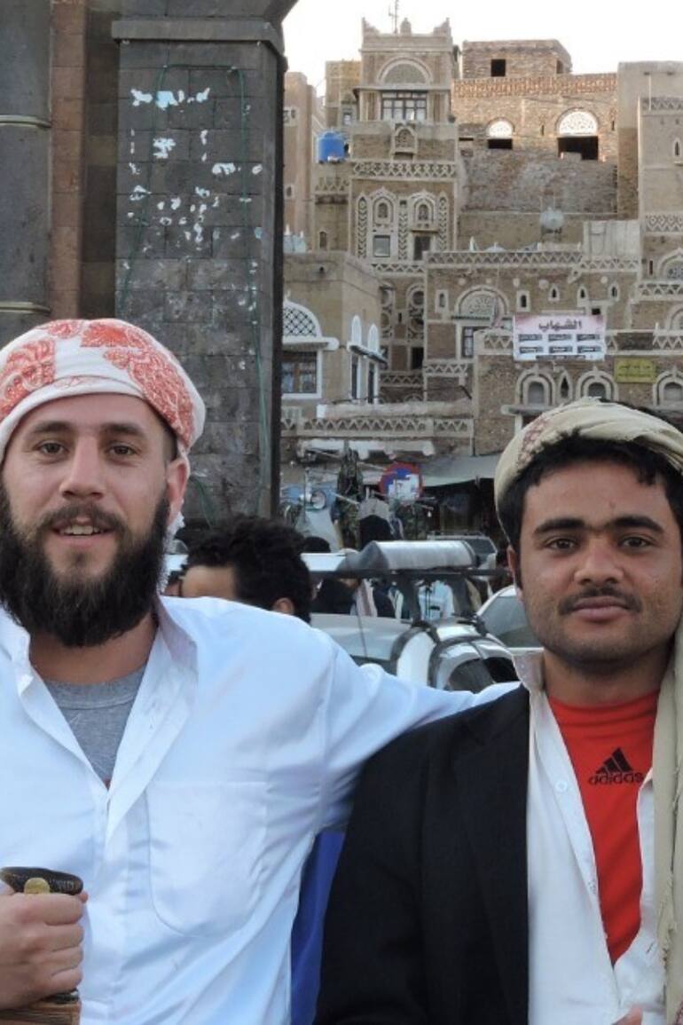 Poco antes de viajar a Yemen, comenzó a sentir algo de miedo porque ese país estaba al borde del “colapso”. Esa palabra significaba que estaban viviendo un conflicto armado, con escasez de recursos, bloqueos y bombardeos.
