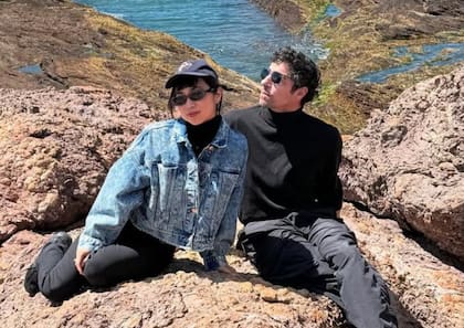 Poco después de su primera salida, Débora viajó a España y Esteban quedó confundido. Él la llamó para preguntarle si tenía sentido esperarla; ella le dijo que sí. “Y desde entonces no nos separamos más”, contó después