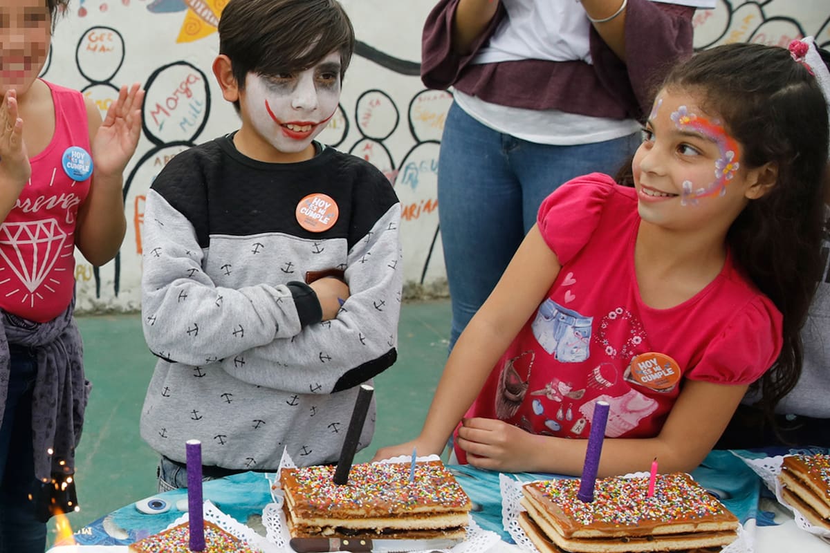 Poco más de un año después de su primer festejo en la villa La Cava, en San Isidro, hoy Festejo Solidario celebra el cumpleaños de niños en 5 barrios de zona Norte