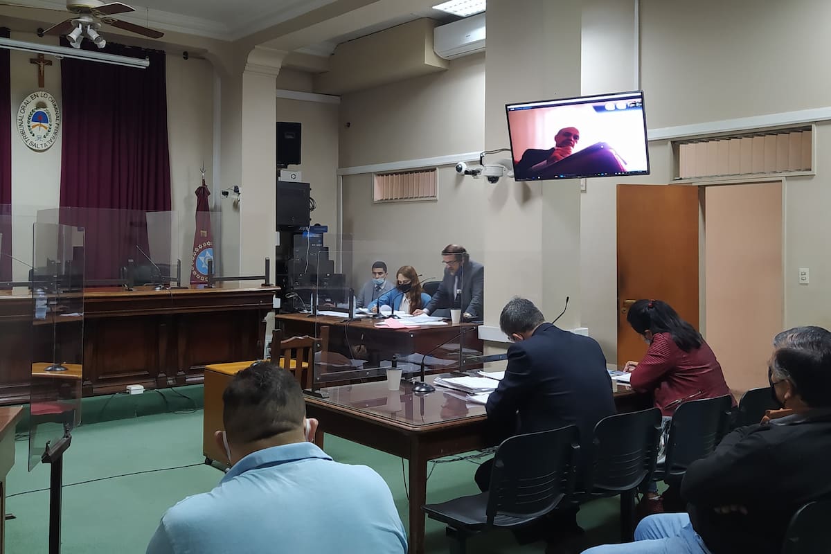 Pocos días atrás -en la audiencia de la imagen- fueron condenados tres miembros de la banda, con penas de hasta siete años de cárcel; "estamos muy satisfechos con el fallo, ya que no hace más que coronar una gran investigación", dijo el fiscal de la causa