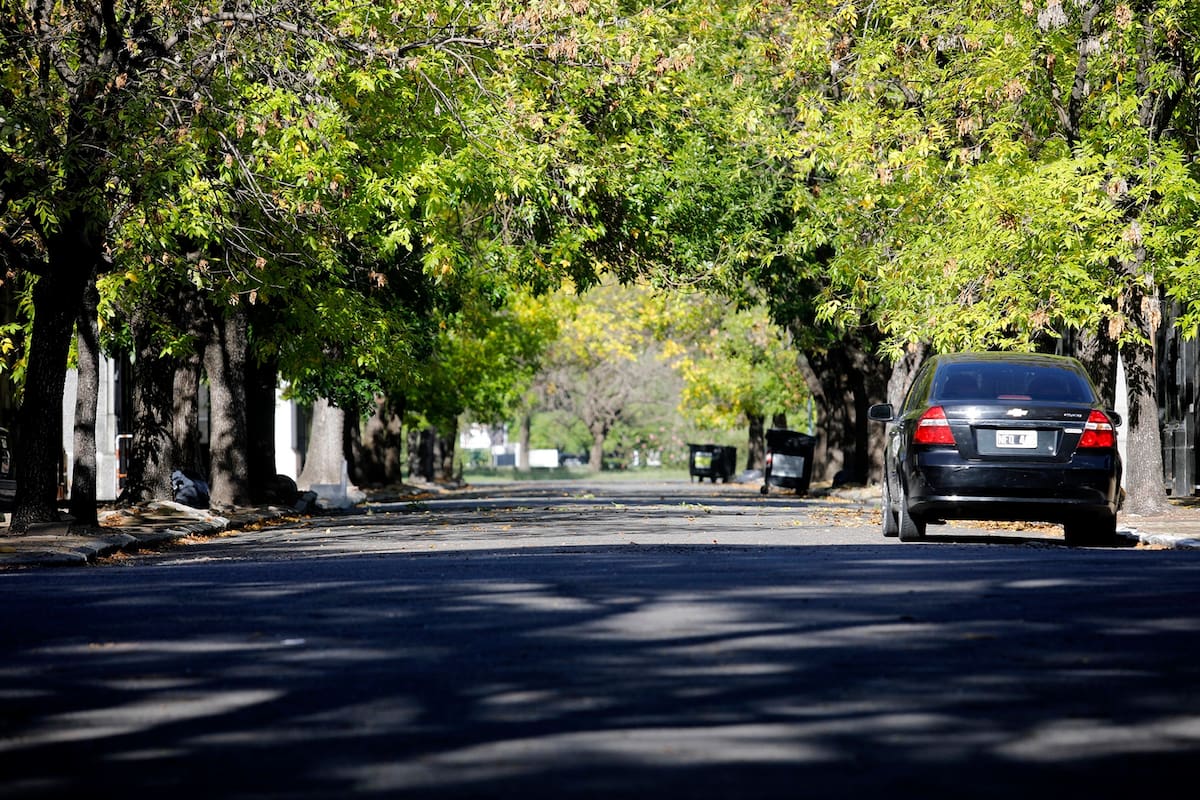 Pocos vehículos ingresan al cementerio de La Chacarita