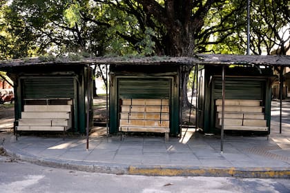 Los puestos de venta de flores en Chacarita, vacíos