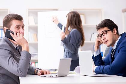 Podemos ver horas de nuestra serie favorita, pero perdemos el hilo de una presentación laboral; dilemas actuales de la capacidad de concentración