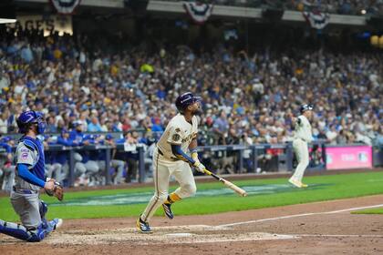 Poder ofensivo y el bullpen encabezado por Misiorowski dan a Cerveceros triunfo 7-3 sobre Cachorros