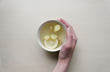 Podés incorporar el jengibre a través del té