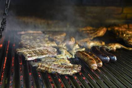 "Podés venir y pedirte un bife de chorizo a la hora que sea", dice Hugo