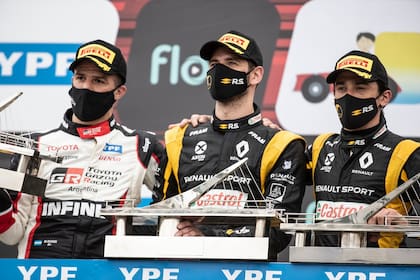 El podio de la segundan fecha del Súper TC2000: el ganador Facundo Ardusso, flanqueado por Matías Rossi y Matías Milla