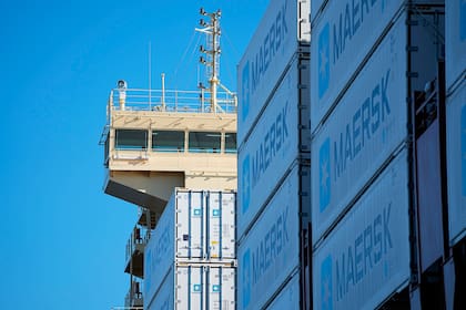 Podrá transportar un poco más de 2000 contenedores, un buque de menores proporciones que los que hacen viajes internacionales hoy en día (Mads Claus Rasmussen/Ritzau Scanpix via AP)