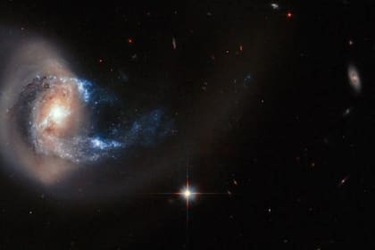 ¿Podría la física cuántica ayudar a explicar un dios que esté en dos lugares al mismo tiempo? Foto: NASA