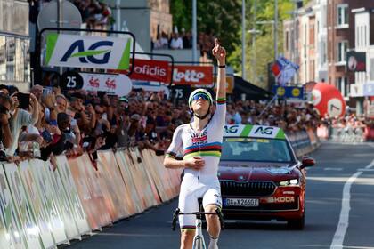 Pogačar lidera un equipo fuerte en su búsqueda del cuarto título del Tour de Francia