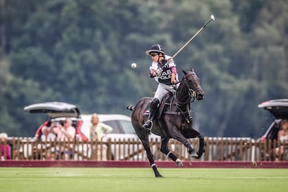Lukin está haciendo una gran temporada en el Reino Unido. Además de la Windsor Cup, que jugó por segundo año consecutivo, se lució como el polista más joven en la Copa de la Reina