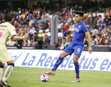 Pol Fernandez, con la camiseta del Cruz Azul