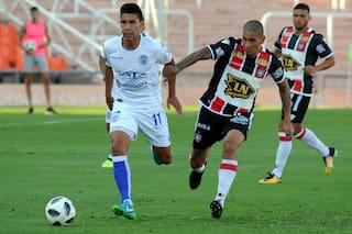 Godoy Cruz-Chacarita: en Mendoza, el Tomba le dio otro empujón al Funebrero