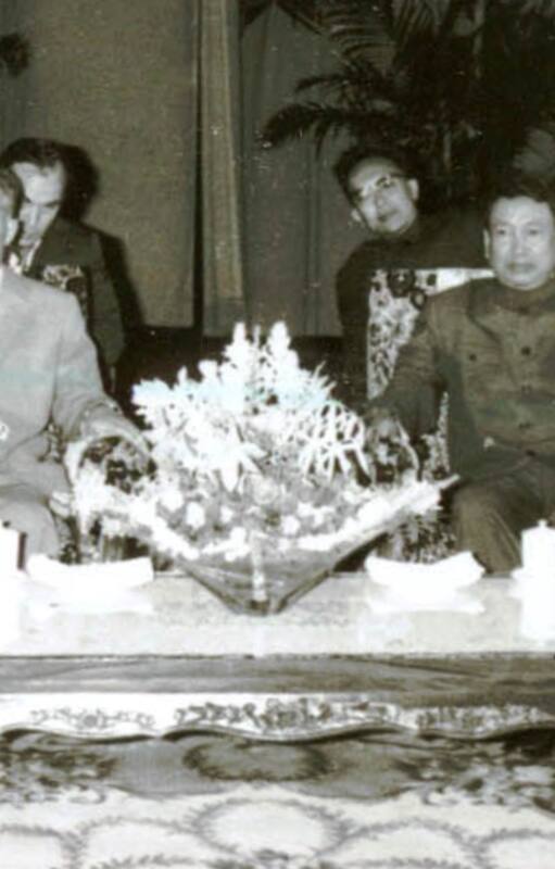 Pol Pot recibiendo a Nicolae Ceauşescu, líder de la República Socialista de Rumania, en 1978