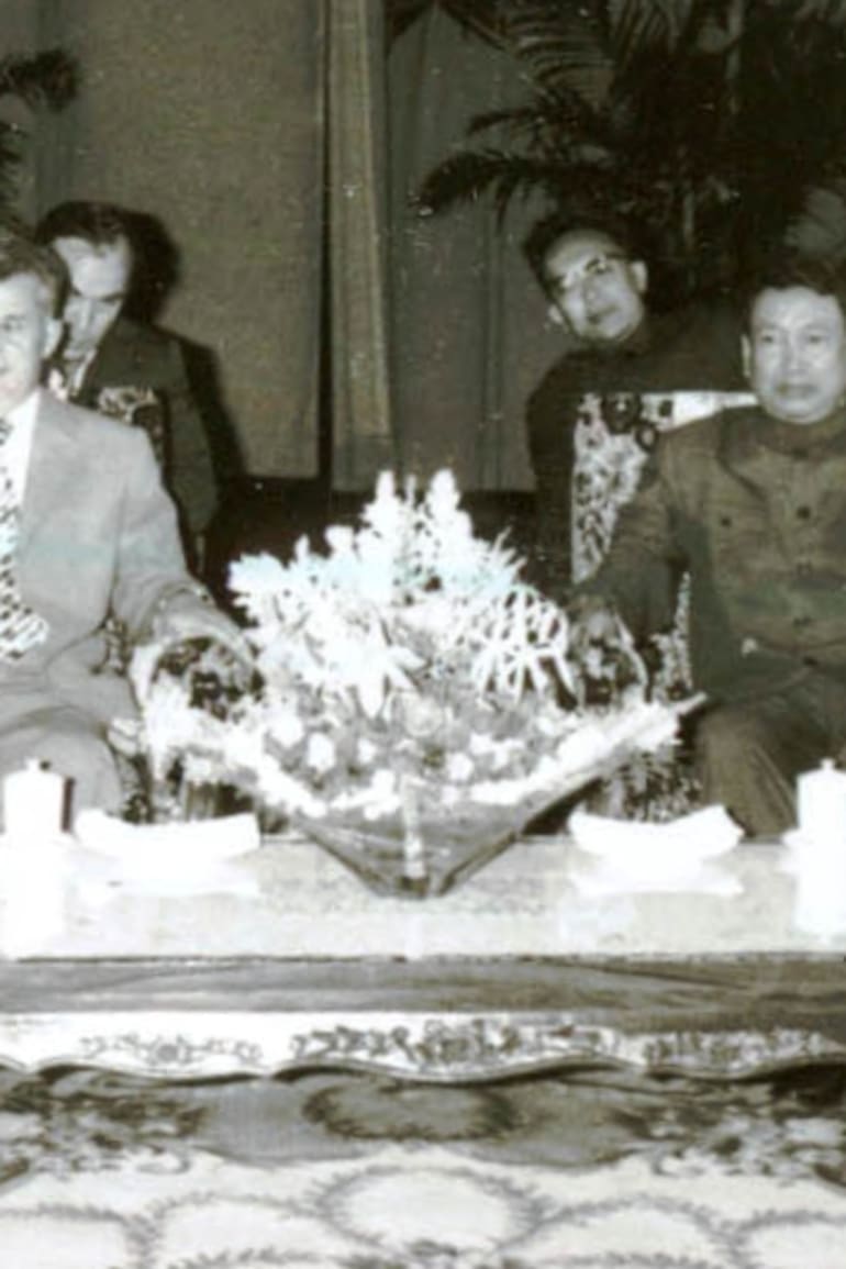 Pol Pot recibiendo a Nicolae Ceauşescu, líder de la República Socialista de Rumania, en 1978