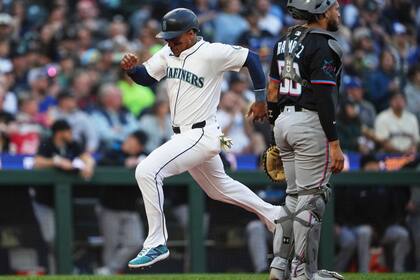 Polanco conecta dos jonrones y Mariners aplastan 14-0 a Marlins