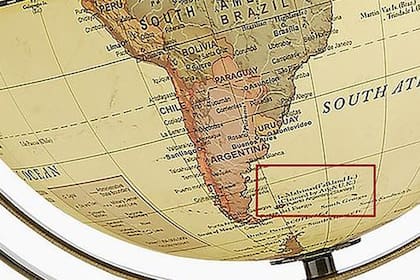 Polémica en Londres con un local que vende globos terráqueos donde llaman Malvinas a las islas del Atlántico Sur