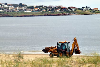 Polémica por las demoliciones de unas construcciones precarias en el balneario de Punta Colorada, en Uruguay