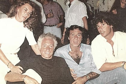 Poli Armentano, flanqueado por Guillermo Coppola y el exfutbolista Alberto César Tarantini