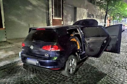 Policía asesinado en Ramos Mejía: hallan quemado en Nueva Pompeya el auto que se cree usaron los asesinos