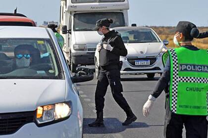 policia de chubut controla autos