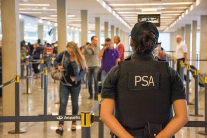 Policía de Seguridad Aeroportuaria (PSA) en Ezeiza