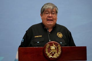 Policía detiene a uno de los 20 reos fugados en Guatemala, anuncia destituciones