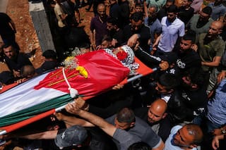 Policía israelí mata a un palestino que trepaba la barrera de Cisjordania hacia Israel por trabajo