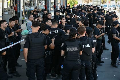 Policías de Santa Fe reclaman en Rosario