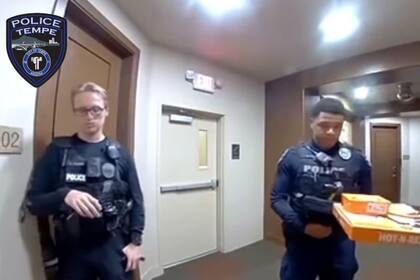 Policías de Tempe llevan una pizza a tiempo luego de que detuvieran al repartidor antes de llegar al sitio de entrega