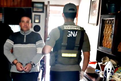 Policías detenidos acusados de vender cocaína a narcos