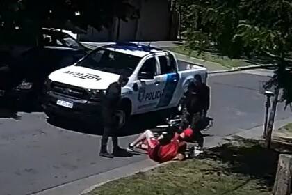 Policías embistieron en Tolosa a un motociclista al que querían identificar