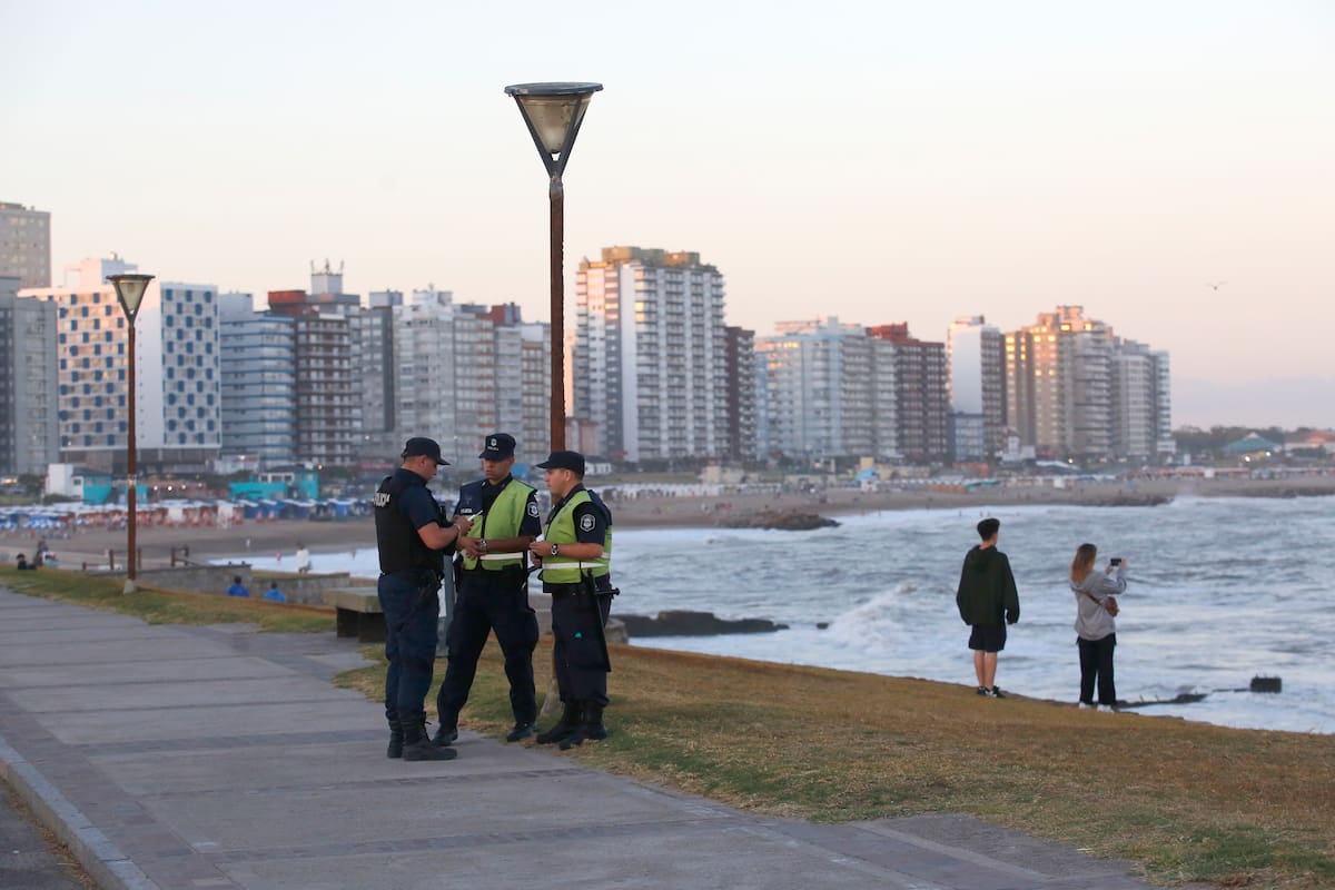 Policías en la zona en la que se registró el ataque sexual el 29 de enero pasado