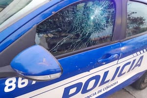 Policías que perseguían en un patrullero a sospechosos, que iban en una moto, terminaron atropellando a un niño de 5 años