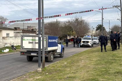 Policías trabajaron en la escena del crimen